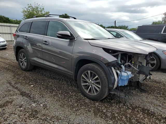 Photo 4 from auction – 2018 TOYOTA HIGHLANDER with VIN 5TDJZRFH0JS560126
