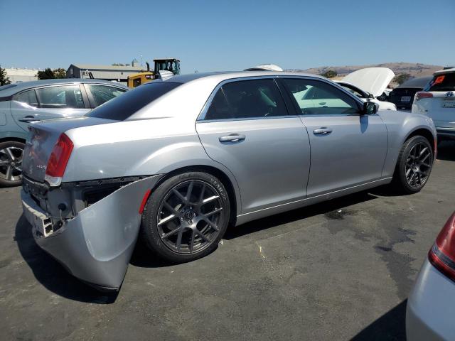 Photo 3 from auction – 2016 CHRYSLER 300 LIMITED with VIN 2C3CCAAGXGH243282
