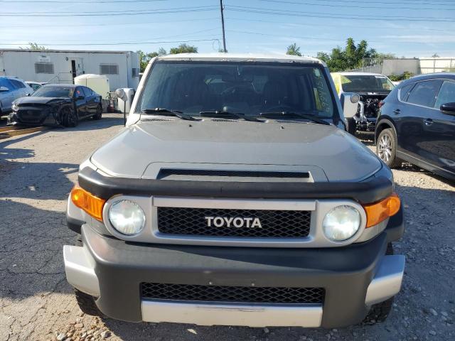 Снимка 5 от търг – 2010 TOYOTA FJ CRUISER с VIN JTEBU4BF0AK091732
