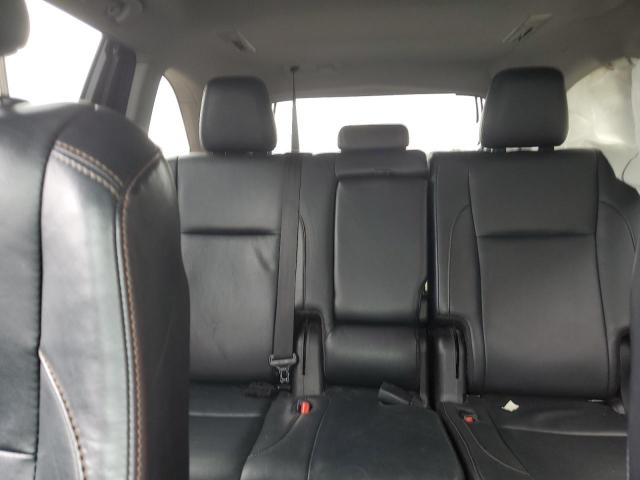 Photo 10 from auction – 2018 TOYOTA HIGHLANDER SE with VIN 5TDJZRFH4JS869940