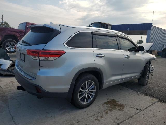 Photo 3 from auction – 2017 TOYOTA HIGHLANDER SE with VIN 5TDJZRFH5HS464907