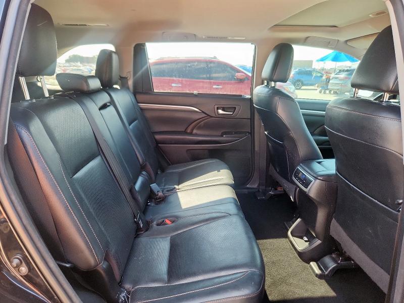 Photo 11 from auction – 2018 TOYOTA HIGHLANDER with VIN 5TDDZRFH1JS864210