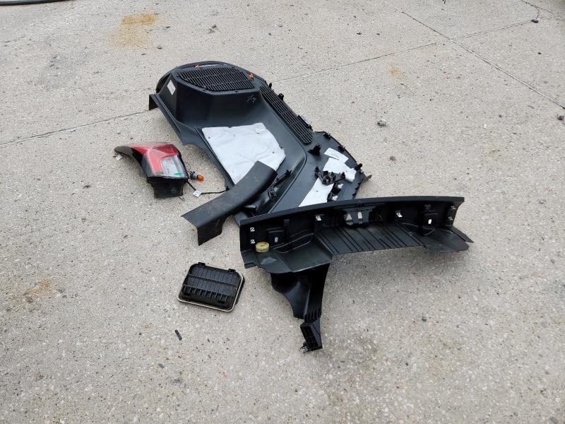 Photo 13 from auction – 2020 FORD ESCAPE SE with VIN 1FMCU0G67LUA75914