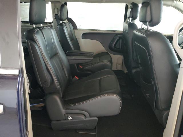 Photo 11 from auction – 2015 CHRYSLER TOWN & COU with VIN 2C4RC1CG2FR529493