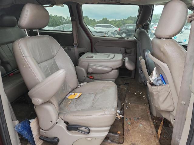 Photo 11 from auction – 2002 CHRYSLER TOWN AND C with VIN 2C8GP54LX2R785095