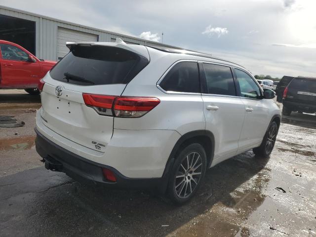 Photo 3 from auction – 2018 TOYOTA HIGHLANDER with VIN 5TDJZRFHXJS845111