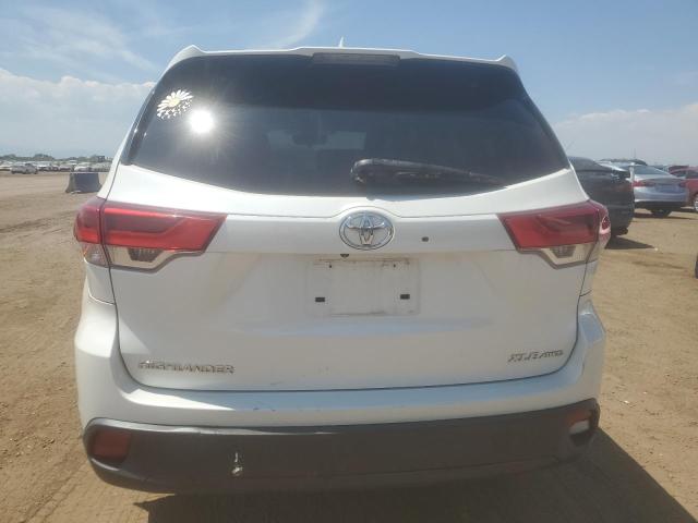 Photo 6 from auction – 2018 TOYOTA HIGHLANDER with VIN 5TDJZRFH8JS801530