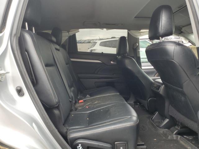Photo 11 from auction – 2018 TOYOTA HIGHLANDER with VIN 5TDJZRFH2JS561326