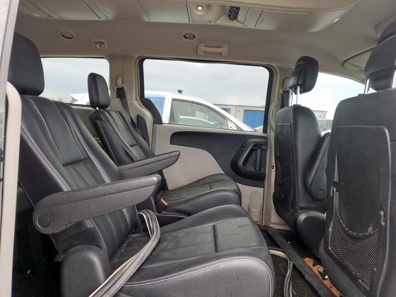 Photo 11 from auction – 2015 CHRYSLER TOWN & COU with VIN 2C4RC1AGXFR676602