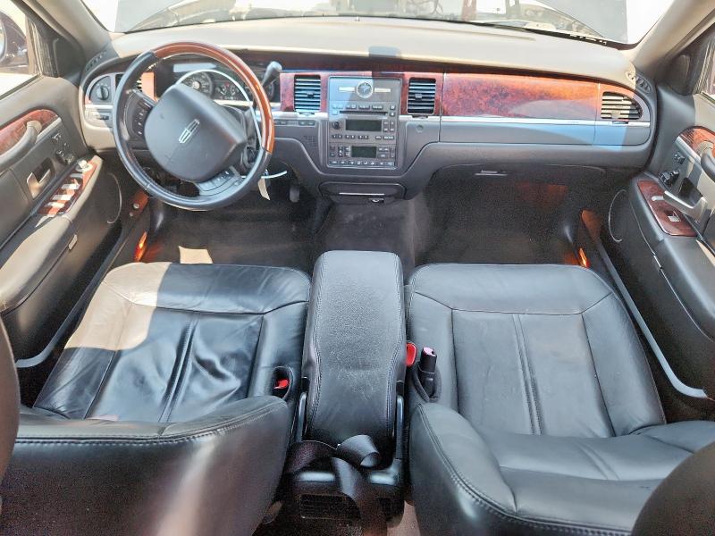 Photo 8 from auction – 2011 LINCOLN TOWN CAR S with VIN 2LNBL8CV8BX764006
