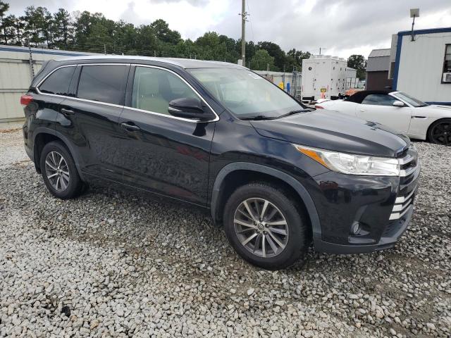 Photo 4 from auction – 2018 TOYOTA HIGHLANDER with VIN 5TDJZRFH8JS535636