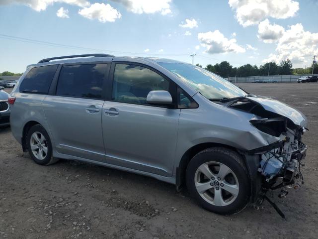 Photo 4 from auction – 2018 TOYOTA SIENNA LE with VIN 5TDKZ3DC7JS948303