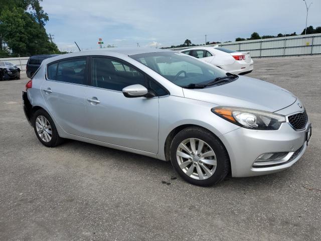 Foto 4 de la subasta – 2014 KIA FORTE EX con VIN KNAFX5A88E5203796