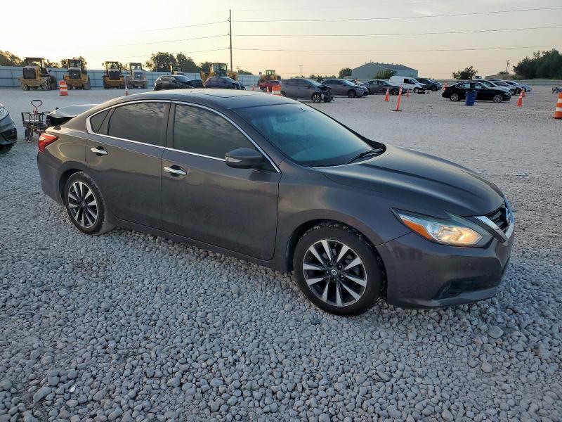 Photo 4 from auction – 2017 NISSAN ALTIMA 2.5 with VIN 1N4AL3AP0HC182243