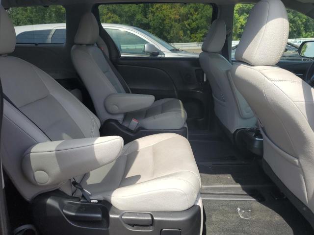 Photo 11 from auction – 2016 TOYOTA SIENNA XLE with VIN 5TDYK3DC2GS729580