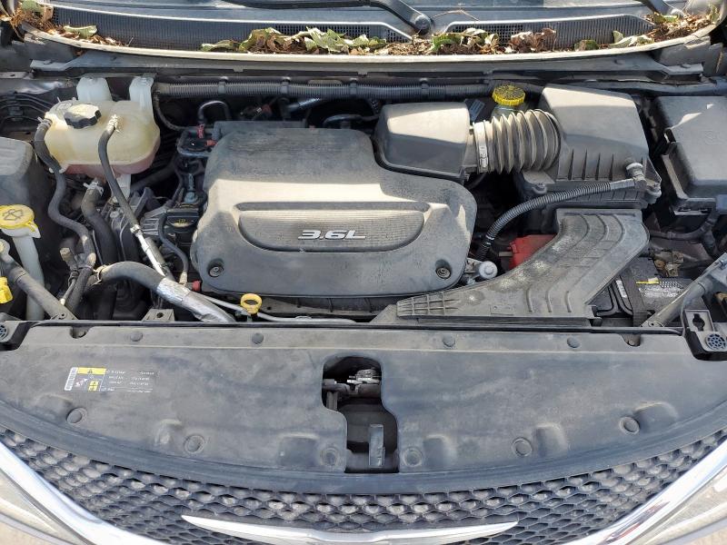 Photo 12 from auction – 2017 CHRYSLER PACIFICA T with VIN 2C4RC1BG2HR552034