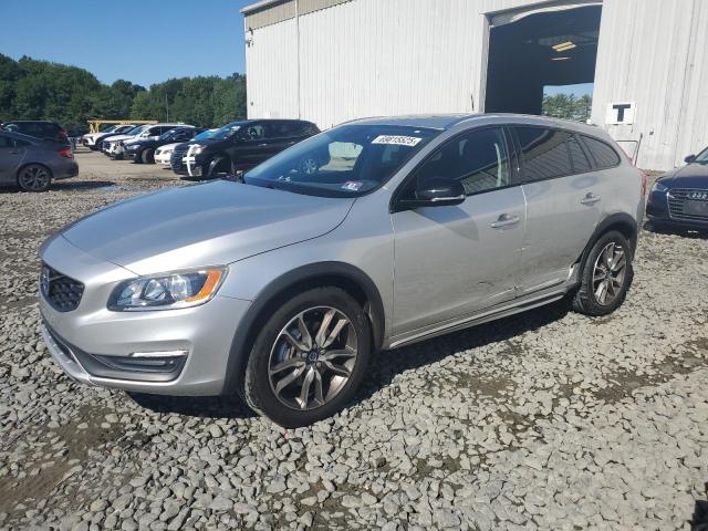 VOLVO V60 CROSS 2015 with VIN YV4612HK9F1000586 - Photo from auction