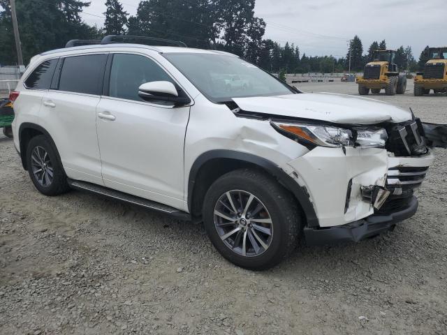 Photo 4 from auction – 2017 TOYOTA HIGHLANDER with VIN 5TDJZRFH8HS453027
