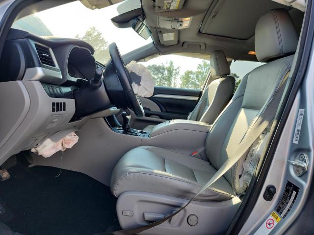 Photo 7 from auction – 2018 TOYOTA HIGHLANDER with VIN 5TDKZRFH8JS532742