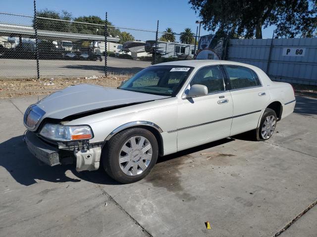 LINCOLN TOWN CAR U 2004 with VIN 1LNHM83WX4Y619178 - Photo from auction