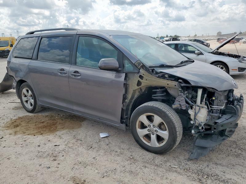Photo 4 from auction – 2016 TOYOTA SIENNA LE with VIN 5TDKK3DC2GS697073