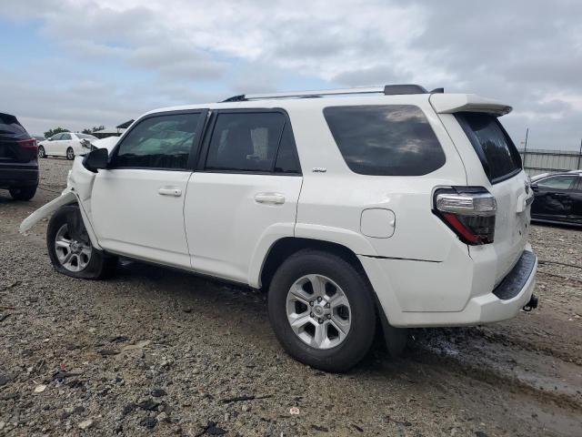 Photo 2 from auction – 2022 TOYOTA 4RUNNER SR with VIN JTEEU5JR1N5276780