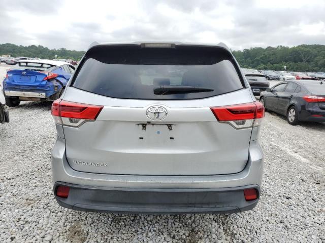 Photo 6 from auction – 2018 TOYOTA HIGHLANDER with VIN 5TDZARFH8JS033543