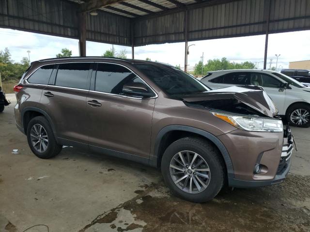 Photo 4 from auction – 2019 TOYOTA HIGHLANDER with VIN 5TDKZRFH8KS334065