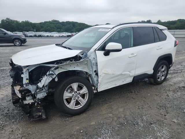 TOYOTA RAV4 XLE 2022 with VIN 2T3P1RFV2NW268957 - Photo from auction