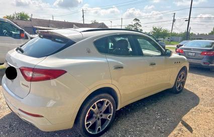 Photo 4 from auction – 2017 MASERATI LEVANTE SP with VIN ZN661XUS8HX234254