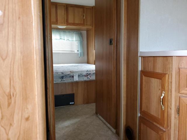Photo 6 from auction – 2001 COACHMEN PATHFINDER 285 QB with VIN 1FDXE45S71HB13721