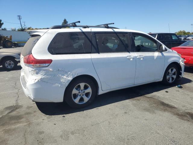 Photo 3 from auction – 2013 TOYOTA SIENNA LE with VIN 5TDKK3DC0DS314436