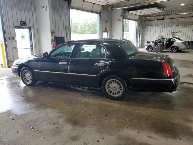 Photo 2 from auction – 2000 LINCOLN TOWN CAR C with VIN 1LNHM83W7YY844499