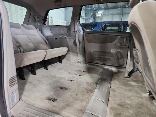 Photo 11 from auction – 2010 TOYOTA SIENNA CE with VIN 5TDKK4CC5AS318680