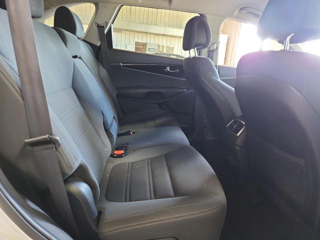Photo 11 from auction – 2016 KIA SORENTO LX with VIN 5XYPGDA32GG154112