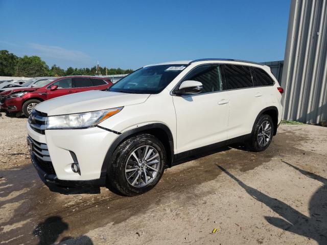 TOYOTA HIGHLANDER 2019 with VIN 5TDJZRFH5KS597772 - Photo from auction