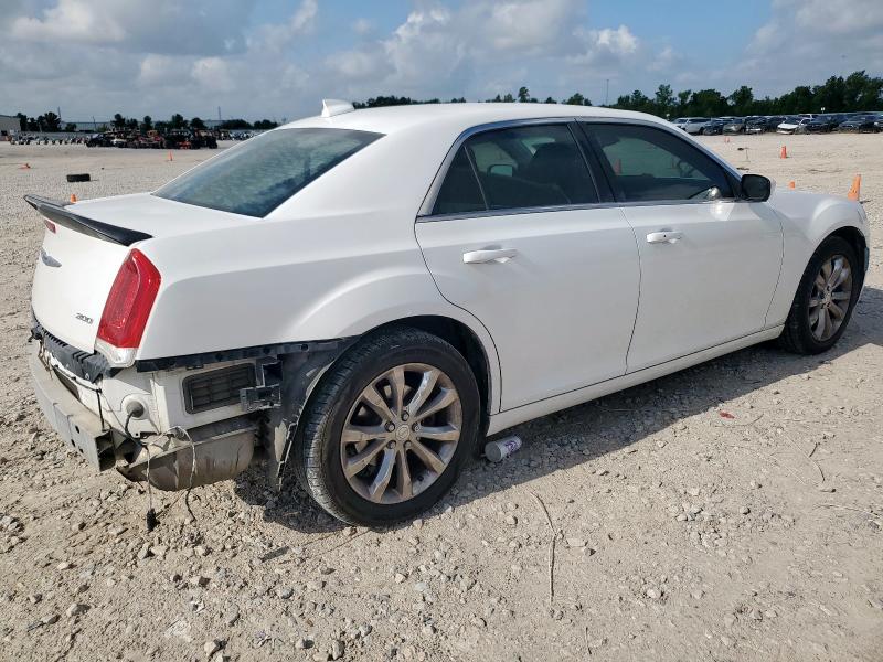 Photo 3 from auction – 2018 CHRYSLER 300 TOURIN with VIN 2C3CCARGXJH324701