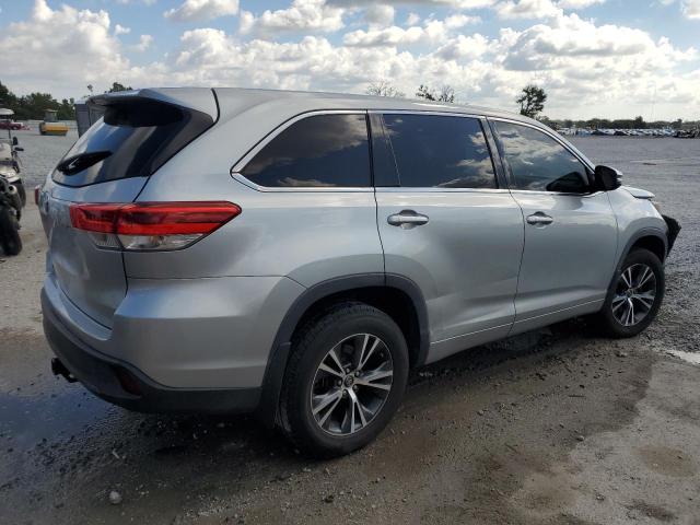 Photo 3 from auction – 2017 TOYOTA HIGHLANDER with VIN 5TDZZRFH5HS210648