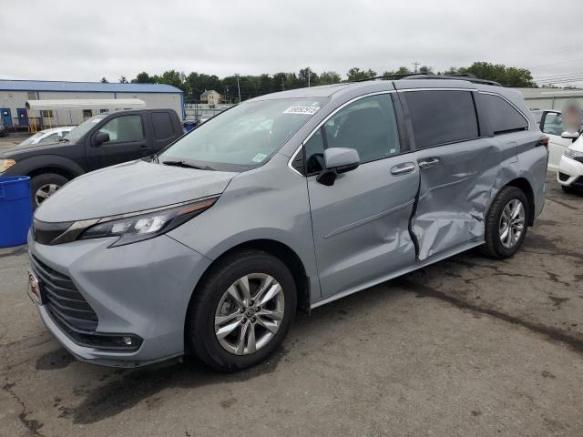 TOYOTA SIENNA XLE 2022 with VIN 5TDASKFCXNS058083 - Photo from auction
