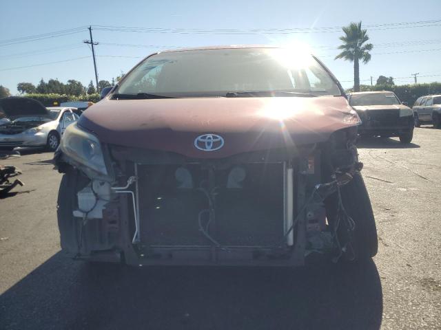 Photo 5 from auction – 2017 TOYOTA SIENNA SE with VIN 5TDXZ3DC3HS803856