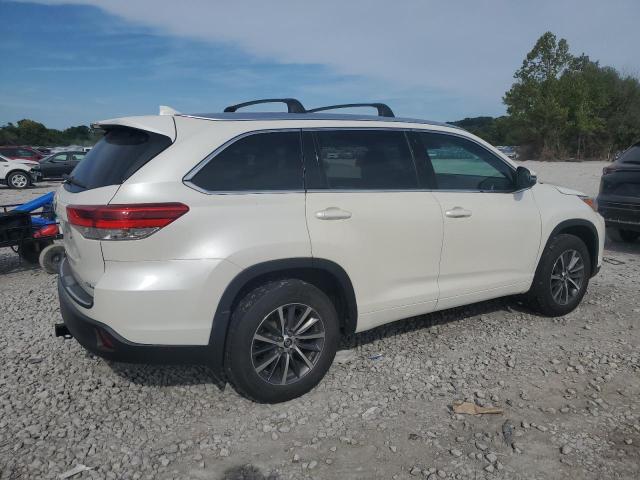 Photo 3 from auction – 2018 TOYOTA HIGHLANDER with VIN 5TDJZRFH1JS557722
