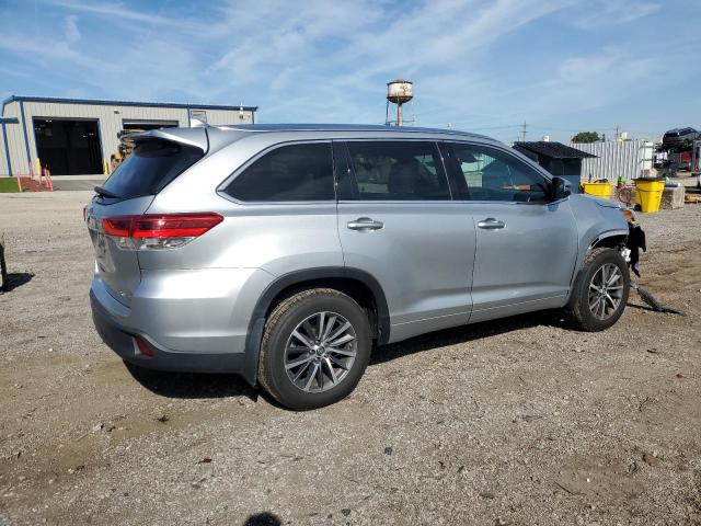Photo 3 from auction – 2017 TOYOTA HIGHLANDER with VIN 5TDJZRFH1HS509664