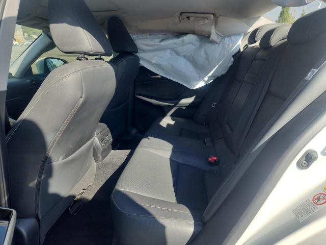 Photo 10 from auction – 2017 LEXUS IS 200T with VIN JTHBA1D20H5061773
