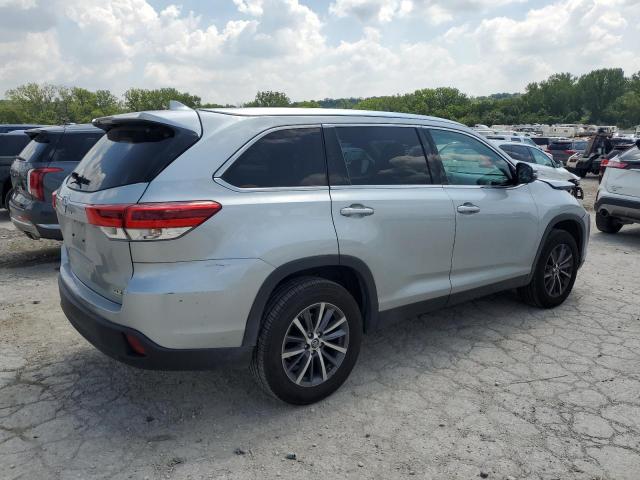 Photo 3 from auction – 2019 TOYOTA HIGHLANDER with VIN 5TDKZRFH8KS558498