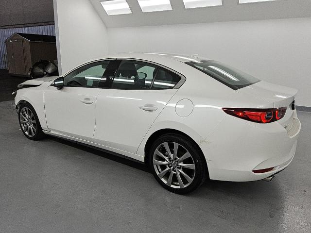 Photo 2 from auction – 2022 MAZDA 3 PREMIUM with VIN 3MZBPADL7NM313286