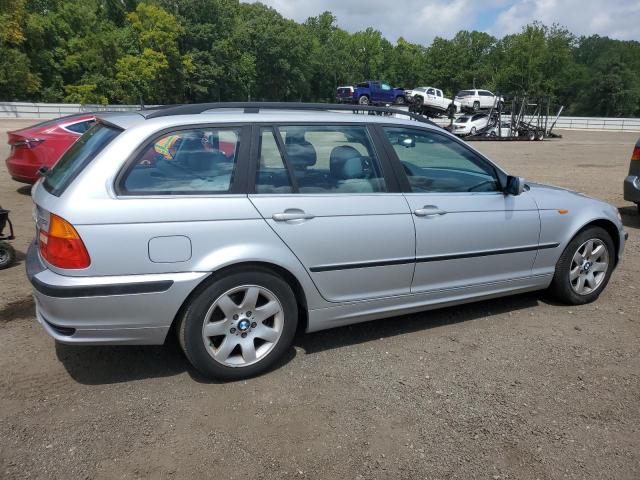 Photo 3 from auction – 2003 BMW 325 IT with VIN WBAEN334X3EZ15448