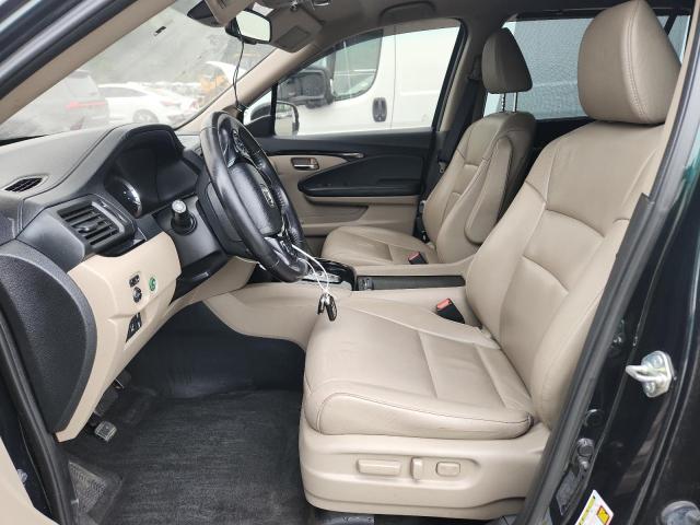 Photo 13 from auction – 2017 HONDA PILOT TOUR with VIN 5FNYF6H92HB015703