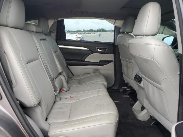 Photo 11 from auction – 2018 TOYOTA HIGHLANDER with VIN 5TDKZRFH1JS535000