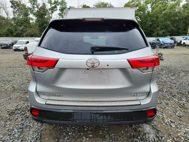 Photo 6 from auction – 2018 TOYOTA HIGHLANDER with VIN 5TDJZRFH4JS525301