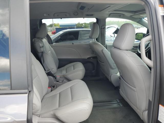 Photo 11 from auction – 2017 TOYOTA SIENNA XLE with VIN 5TDYZ3DC2HS812729